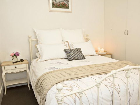Queen's Cottage Barossa Valley - Tweed Heads Accommodation 6