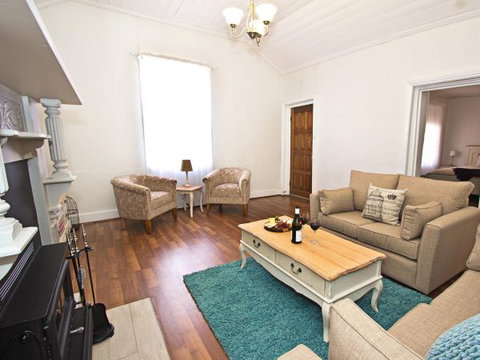 Queen's Cottage Barossa Valley - Tweed Heads Accommodation 10