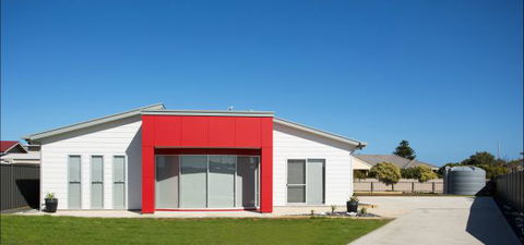 RED FIN Part Of BLUE FIN HOLIDAY HOMES - Tweed Heads Accommodation 1