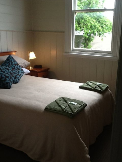 Royal Hotel Snake Valley - Tweed Heads Accommodation 3