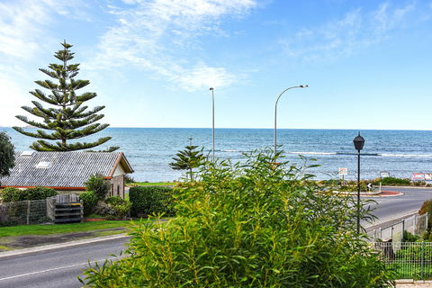 Ariadne - A Hop Skip And A Jump To The Beach With Sea Views - Tweed Heads Accommodation 0