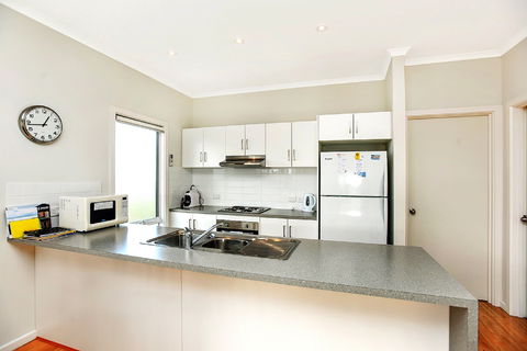 Ariadne - A Hop Skip And A Jump To The Beach With Sea Views - Tweed Heads Accommodation 4