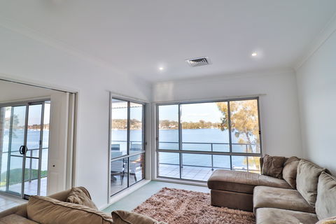 El Lago Jetty - Tweed Heads Accommodation 1