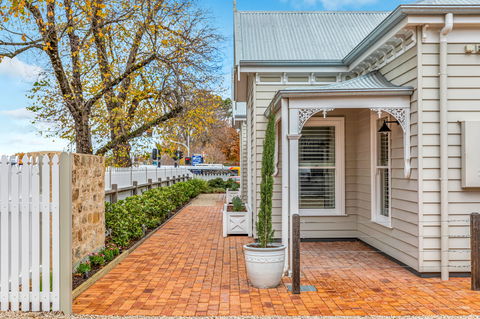 Grandview Accommodation - The Elm Tree Apartments - Tweed Heads Accommodation 0