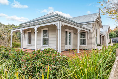 Grandview Accommodation - The Elm Tree Apartments - Tweed Heads Accommodation 1