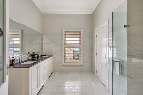 Grandview Accommodation - The Elm Tree Apartments - Tweed Heads Accommodation 8