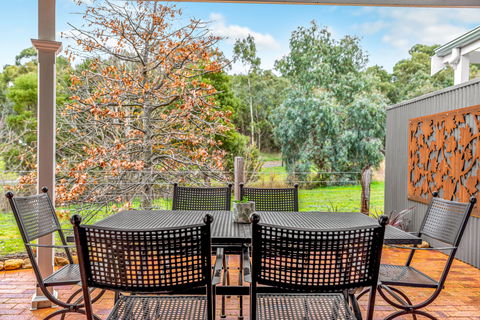 Grandview Accommodation - The Elm Tree Apartments - Tweed Heads Accommodation 9