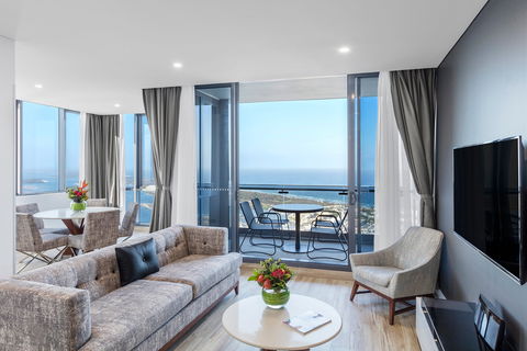 Meriton Suites Southport - Tweed Heads Accommodation 1