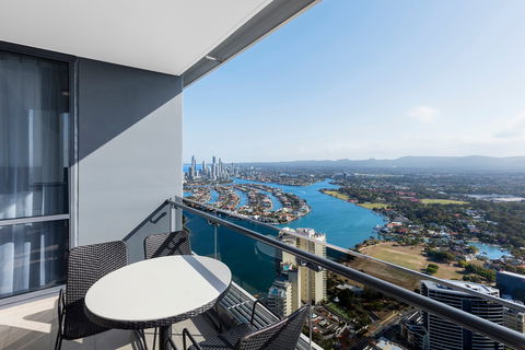 Meriton Suites Southport - Tweed Heads Accommodation 5