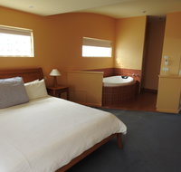 Waves Luxury Suites - Tweed Heads Accommodation