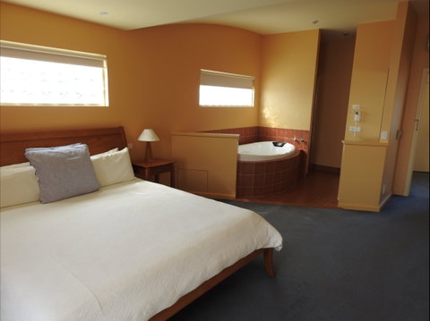 Waves Luxury Suites - Tweed Heads Accommodation 0