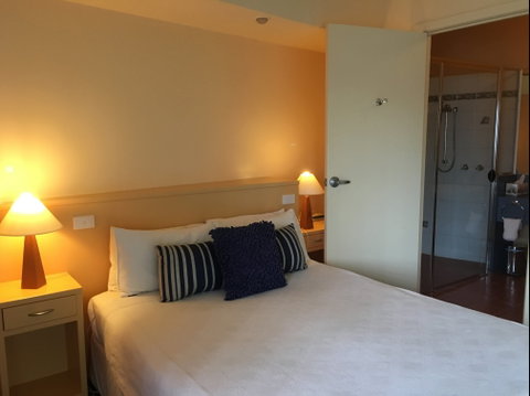 Waves Luxury Suites - Tweed Heads Accommodation 3