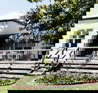 Rose Cottage with Vineyard Views - Tweed Heads Accommodation
