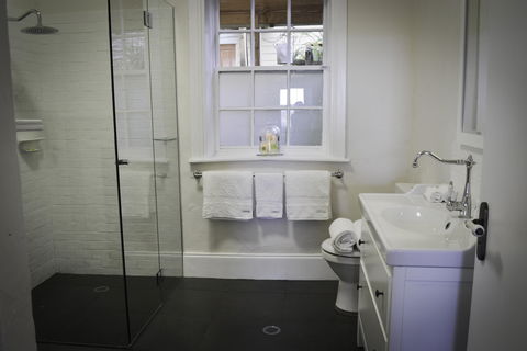 Surgeons Cottage - Tweed Heads Accommodation 6