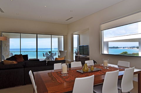 Absolute - Hayward Court, Victor Harbor - Tweed Heads Accommodation 1