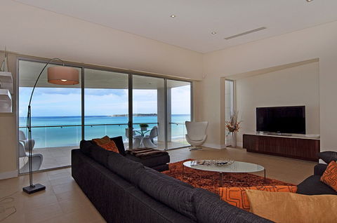 Absolute - Hayward Court, Victor Harbor - Tweed Heads Accommodation 2