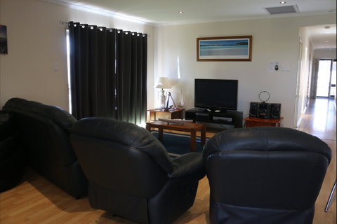 Port Hughes Escape - Tweed Heads Accommodation 1