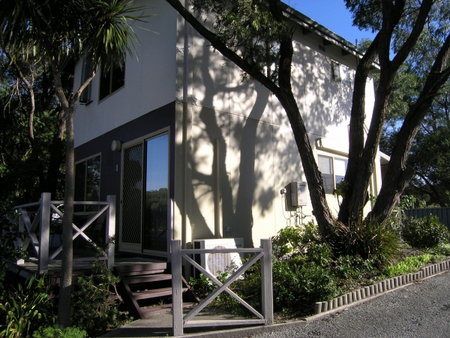 Lilacs Waterfront Villas And Cottages - Tweed Heads Accommodation 4
