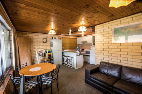 80 Page Drive Blanchetown -River Shack Rentals - Tweed Heads Accommodation 2