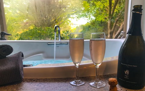 Adelaide Hills Retreats - The Nest - Tweed Heads Accommodation 0