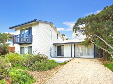 Century 21 SouthCoast: Tennis Elbow - Tweed Heads Accommodation 0