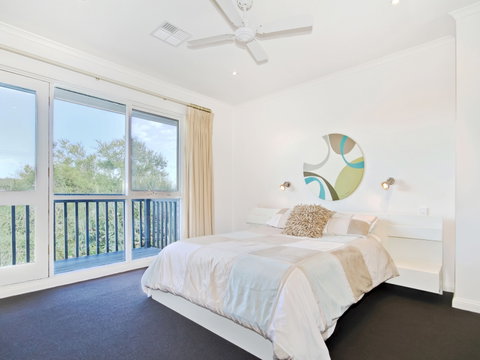 Century 21 SouthCoast: Tennis Elbow - Tweed Heads Accommodation 2