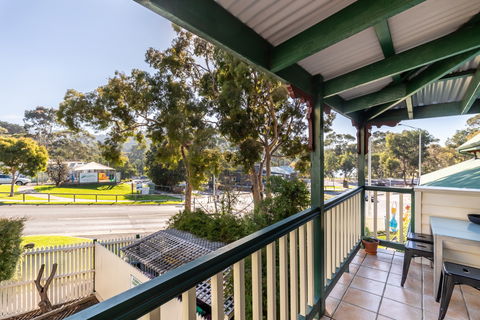 Dlux + Escape @ Lorne - Tweed Heads Accommodation 2