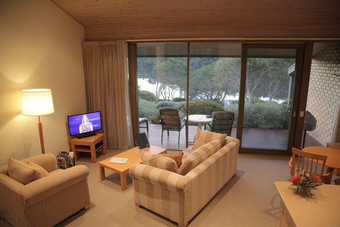 Gipsy Point Lakeside - Tweed Heads Accommodation 1