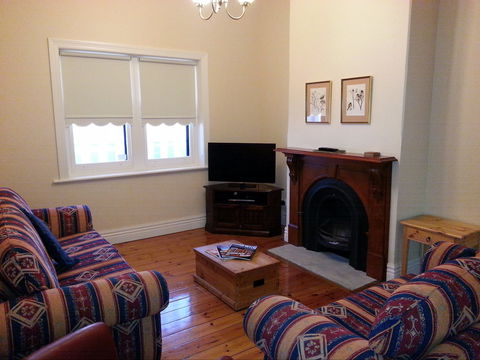 Phoenix Cottage - Tweed Heads Accommodation 1
