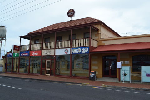 Victoria Hotel Port McDonnell - Tweed Heads Accommodation 0