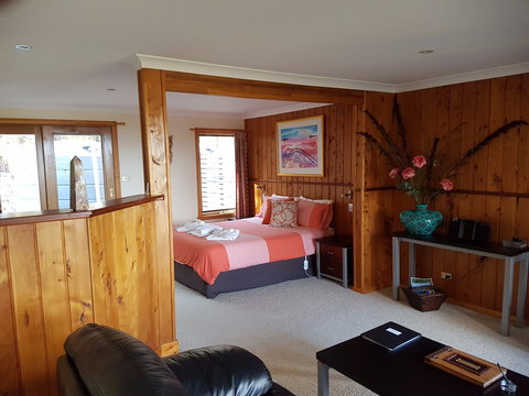 Bed In The Treetops - Tweed Heads Accommodation 1