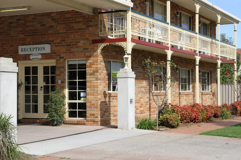 Grand Manor Motor Inn - Tweed Heads Accommodation 0