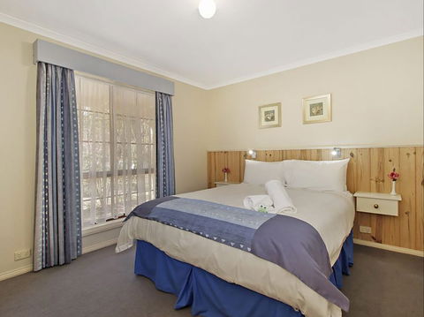 Oak Cottage - Tudor Village - Tweed Heads Accommodation 0