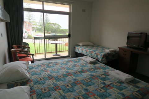 Tathra Hotel - Motel - Tweed Heads Accommodation 2
