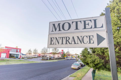 Bathurst Motor Inn - Tweed Heads Accommodation 0