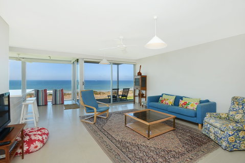 Chiton On The Rocks - Breathtaking Panoramic Coastal Views - Tweed Heads Accommodation 2