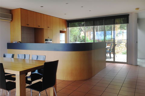 Dlux + Escape @ 83 Great Ocean Road Apartments Lorne - Tweed Heads Accommodation 1
