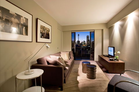 Overlooking The City's Silhouette - Tweed Heads Accommodation 0
