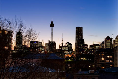 Overlooking The City's Silhouette - Tweed Heads Accommodation 2