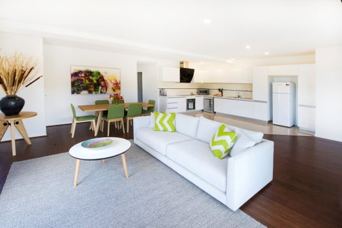 Phillip Island Towers - Tweed Heads Accommodation 0
