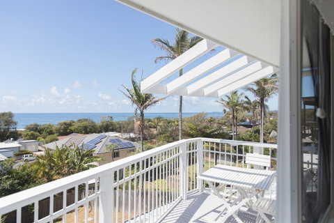 White Beach Cottage - The Perfect Beach Getaway - Tweed Heads Accommodation 1