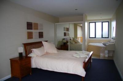 Ultimate Holiday Apartments - Tweed Heads Accommodation 2