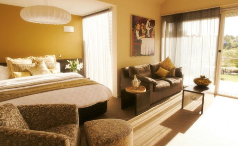 Lake House - Tweed Heads Accommodation 3