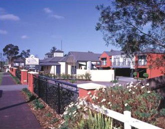 Berry Village Boutique Motel - Tweed Heads Accommodation 2