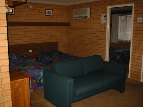 Country Comfort Tumut Valley Motel - Tweed Heads Accommodation 2