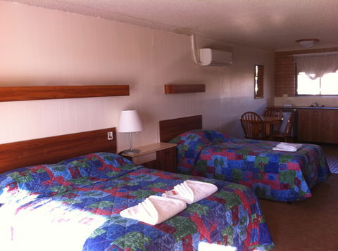 Country Comfort Tumut Valley Motel - Tweed Heads Accommodation 3