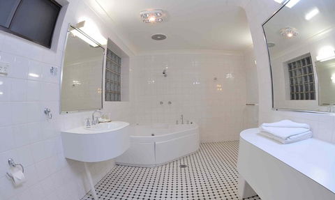 Country Comfort Tumut Valley Motel - Tweed Heads Accommodation 4