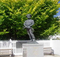 Alexander Cameron Statue - Tweed Heads Accommodation