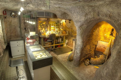 Unique Opal And Diamond Mine  - The Underground Opal Mine - Tweed Heads Accommodation 1