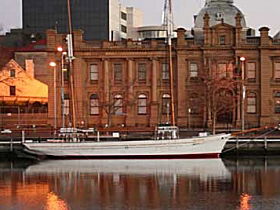 May Queen - Tweed Heads Accommodation 0